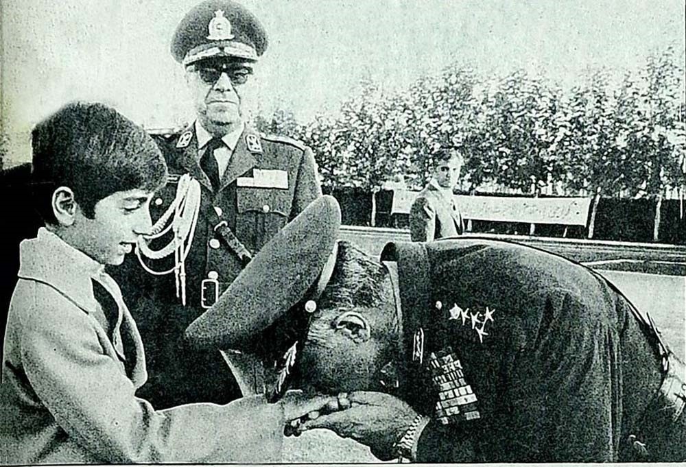 مردم حقیر و جاذبۀ قدرت